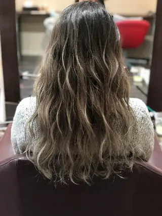 カラー ロング 辻 竜也　のヘアスタイル