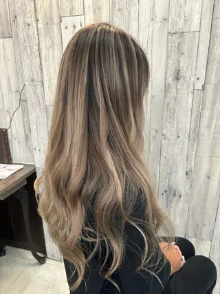 ロング カラー ハイトーン Arphyのヘアスタイル