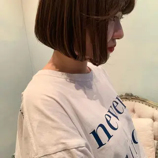 ミディアム SAKINO． ベージュカラーのヘアスタイル