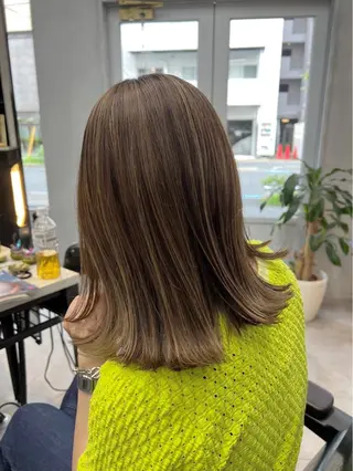 ミディアム カラー 🦩レイヤー|透明感 カラー🦩makoのヘアスタイル