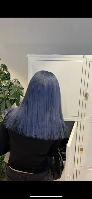 カラー ニトウ レイナのヘアスタイル
