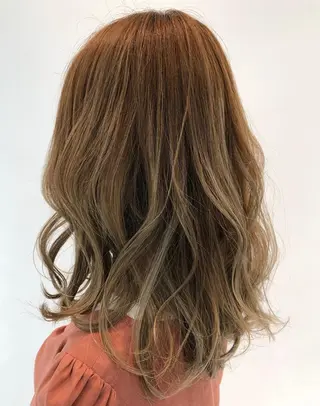 ロング カラー 磯山 直貴のヘアスタイル