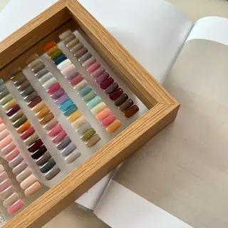 ショート カラー ネイル マツエク・マツパ アイブロウ ar. harajukuのネイルデザイン