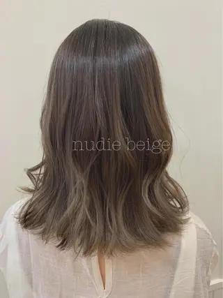 ミディアム カラー ぱつっとボブ/ 小野あかねのヘアスタイル