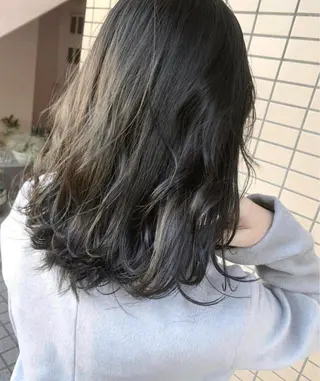 セミロング カラー ⛄️冬の透明感 カラー⛄️大西のヘアスタイル