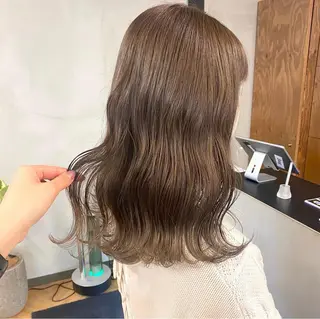 セミロング カラー パーマ ヘアアレンジ メンズ キッズ ネイル マツエク・マツパ アイブロウ 前川 朋香のヘアスタイル