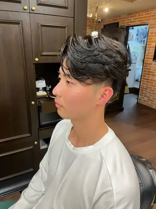 ミディアム 佐藤 詩音のヘアスタイル