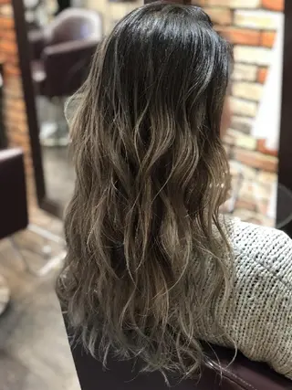 カラー ロング 辻 竜也　のヘアスタイル