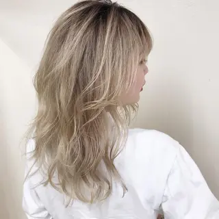 セミロング カラー 🩵ハイトーン 美咲🩵のヘアスタイル
