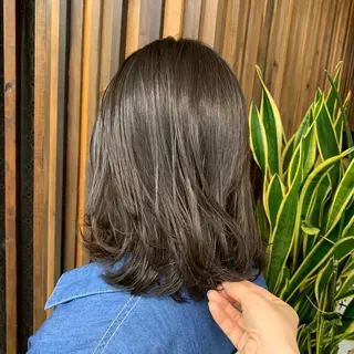 セミロング カラー 瀬川 茉衣子のヘアスタイル