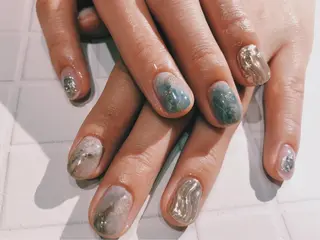 ショート カラー ネイル マツエク・マツパ illum hicariのネイルデザイン