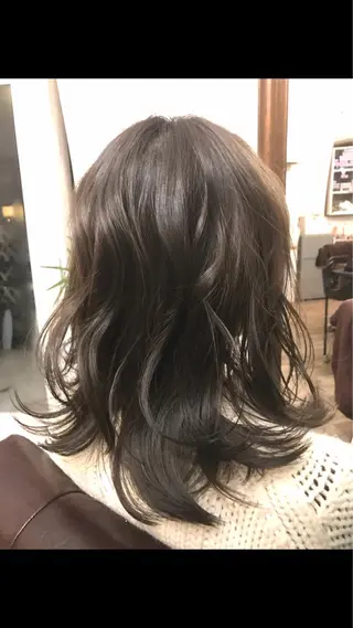 セミロング カラー 白髪ぼかしハイライト バレイヤージュヤマトのヘアスタイル