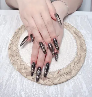 ネイル uu ネイルサロン関内🌼のネイルデザイン