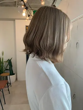 ショート カラー 🌸MAYU🌸 ハイトーン➕レイヤーのヘアスタイル