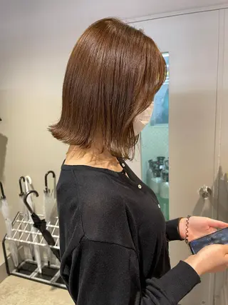 カラー ハイトーン×レイヤー カットTAKUMIのヘアスタイル