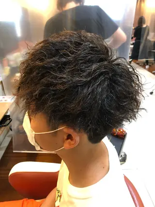 ショート パーマ メンズ 塩谷黎✨イルミナ カラーメンズパーマ✨のヘアスタイル