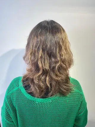 セミロング AmphiTokyo 池邉智成のヘアスタイル