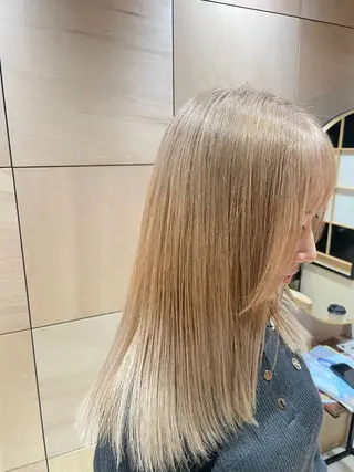 ロング カラー 青木 紗耶のヘアスタイル