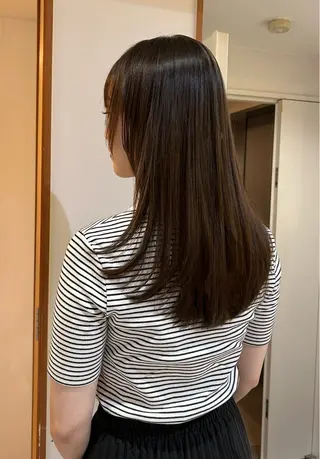 ロング UNBIRTHDAY akariのヘアスタイル