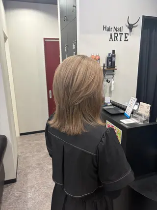 セミロング 友滝 真菜美のヘアスタイル