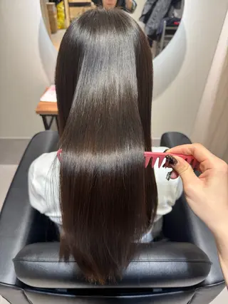 ロング NAVY 橋本心 縮毛矯正のヘアスタイル