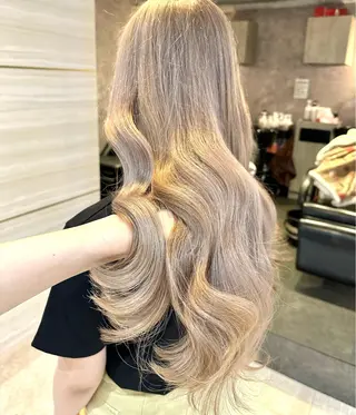 ロング カラー パーマ ヘアアレンジ メンズ 🌱巴結生🌿大宮 ☁️ミルクティーのヘアスタイル