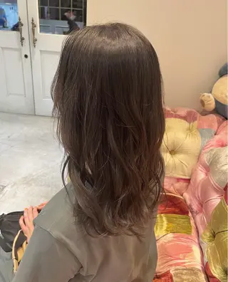 セミロング カラー 🦩レイヤー|透明感 カラー🦩makoのヘアスタイル
