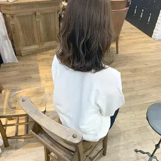 ミディアム カラー いけだ　ひかり ハイライトくびれヘアのヘアスタイル