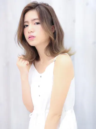 ミディアム 中村 美穂のヘアスタイル