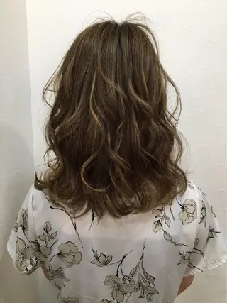 カラー ○HITOMI ○のヘアスタイル
