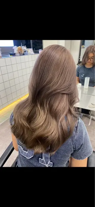 ミディアム カラー ミルクティーベージュ 🩰🤎miharuのヘアスタイル