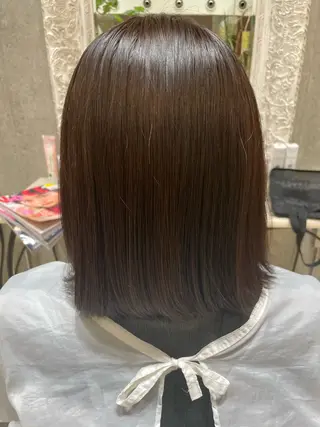 セミロング 韓国風レイヤーカラー ライムのヘアスタイル