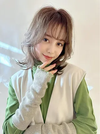 ミディアム カラー 小顔レイヤー/ ベージュ🤍Rieのヘアスタイル