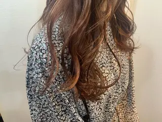 セミロング カラー 【Uneユヌ】菊地 春那のヘアスタイル