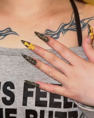 ネイル 🪐富島彩夏 /海外nail🪐のネイルデザイン