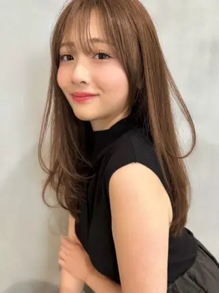 セミロング 前川薫子🌙艶カラー 🩶レイヤーカットのヘアスタイル