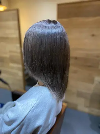 ショート カラー ハラ ルイスのヘアスタイル