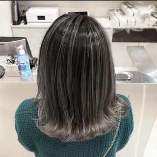 ミディアム カラー DEAN ISLA 大人レイヤーカットのヘアスタイル