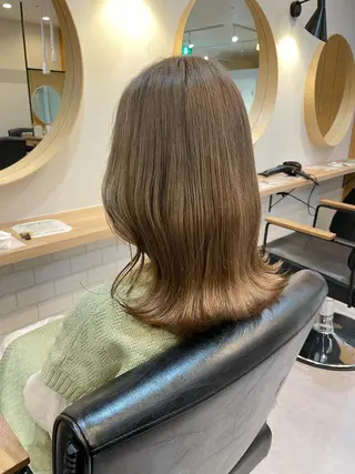 ミディアム カラー akane .のヘアスタイル