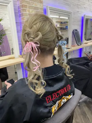 ロング カラー ヘアアレンジ アイブロウ LAVENDIA 初音のヘアスタイル