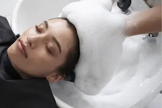 カラー ルプラボウ　森 伸衣のヘアスタイル