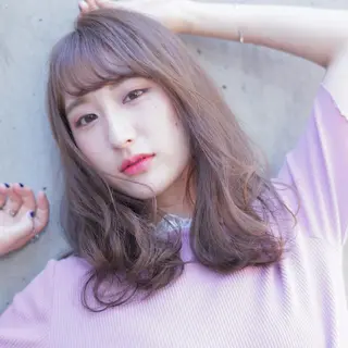 ミディアム カラー パーマ ヘアアレンジ 低ダメ高明度 低ダメ高明度ハイトンのヘアスタイル