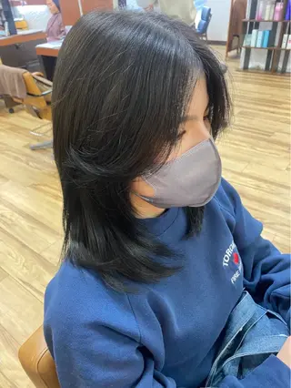 ミディアム カラー スー 髪質改善 レイヤーのヘアスタイル