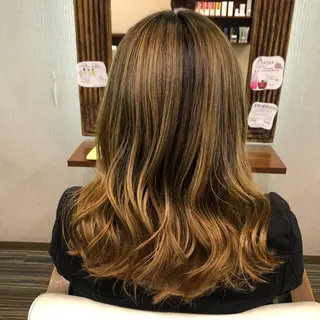 セミロング 山崎 絵莉香のヘアスタイル