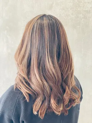 セミロング カラー 井上 愛里のヘアスタイル