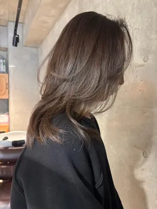 セミロング カラー ブリーチカラーレイヤ ーカット🦋annaのヘアスタイル