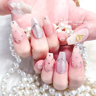 ネイル Go  Today シェアサロン 新宿Gratia店所属・杉山 栞のネイルデザイン