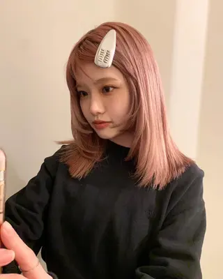 ミディアム カラー 落合希 Olivebeigeのヘアスタイル