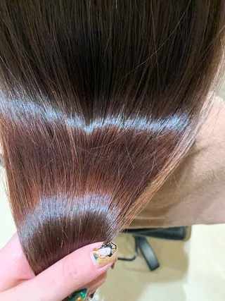 ミディアム カラー ネイル 高井瑠華🌼 ストカールカット特化のヘアスタイル