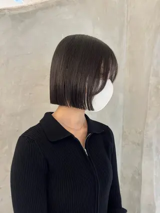 ミディアム 切りっぱなしボブ/ 艶カラー/綾莉のヘアスタイル